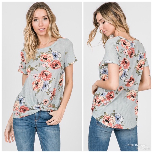 Tops - 💕Waffle Knit Sage Floral Front Knot Top!